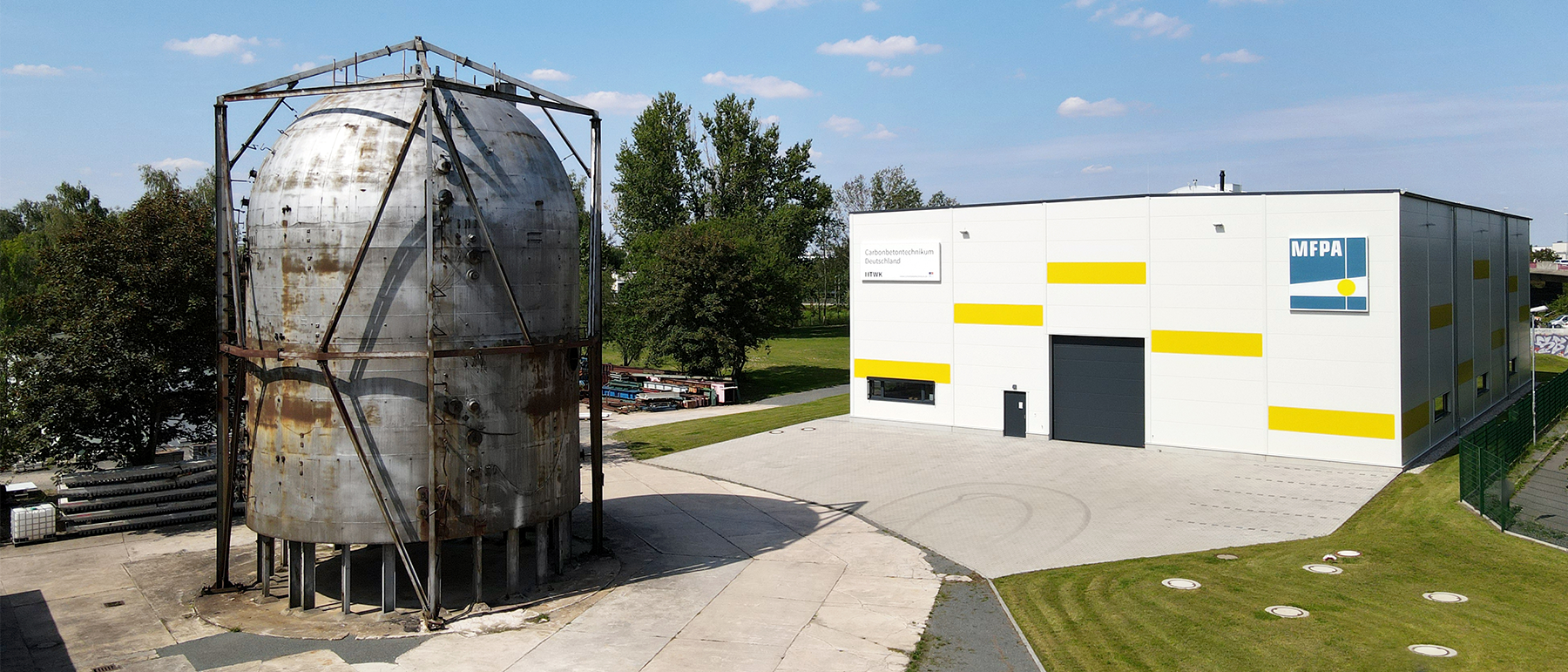 Luftaufnahme MFPA Containmentmodell und Neubau Carbonbetontechnikum