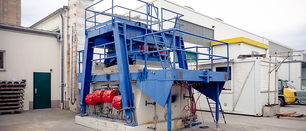 Außenansicht des Tunnelprüfofens in der Brandprüfstelle der MFPA in Laue