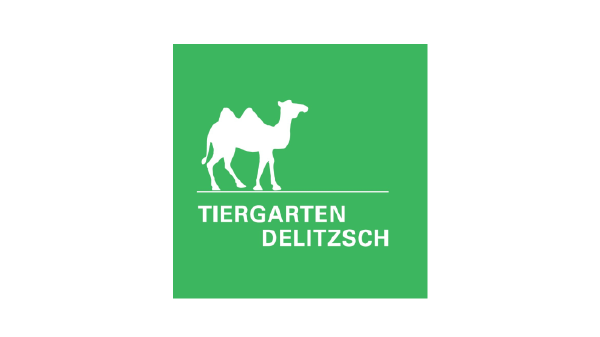 weiß grünes Logo des Tiergarten Delitzsch mit einem weißen Kamel auf grünem Grund