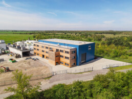 Luftaufnahme der neuen Brandprüfhalle in Laue bei Delitzsch nach der Fertigstellung